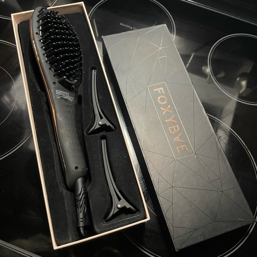 Foxybae straightener brush